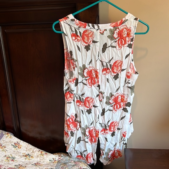 Stitch fix apricot sleeveless top button detail on front high low bottom. - Picture 2 of 4